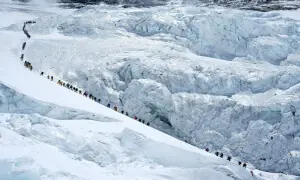 275 climbers conquer Everest in a single day, breaking all records