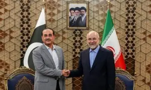 'ایران اپنے جائز حقوق پر سمجھوتہ نہیں کرے گا': قالیباف کی فیلڈ مارشل سے ملاقات میں گفتگو 'ایران اپنے جائز حقوق پر سمجھوتہ نہیں کرے گا': قالیباف کی فیلڈ مارشل سے ملاقات میں گفتگو