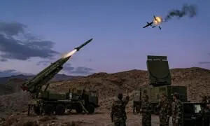 ایران کا نئے دفاعی نظام کے ذریعے خلیج میں ’دشمن ڈرون‘ مار گرانے کا دعویٰ ایران کا نئے دفاعی نظام کے ذریعے خلیج میں ’دشمن ڈرون‘ مار گرانے کا دعویٰ