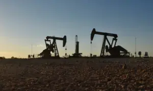 Oil pulls back as traders look for progress on US-Iran talks