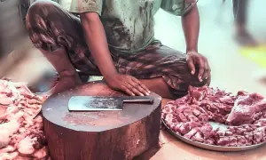 عیدالاضحیٰ: اناڑی قصائیوں کی وہ غلطیاں جو گوشت کو بدبودار اور خراب بنا دیتی ہیں عیدالاضحیٰ: اناڑی قصائیوں کی وہ غلطیاں جو گوشت کو بدبودار اور خراب بنا دیتی ہیں