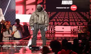 Kanye West draws over 100,000 fans at Istanbul concert