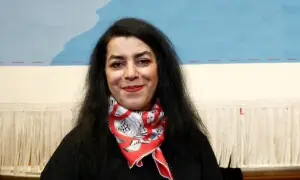 معروف ایرانی نژاد فرانسیسی مصنفہ مرجان ستراپی انتقال کر گئیں