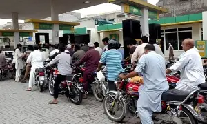 آج پٹرول اور ڈیزل سستا ہوگا یا مہنگا؟ بڑی خبر آگئی