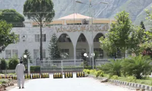 آزاد کشمیر میں انتخابات، پاکستان میں مقیم مہاجرین کی 12 نشستوں کا معاملہ کیا ہے؟