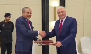 Pakistan, Russia sign landmark accords to curb illegal immigration, narcotics trafficking