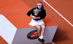 A star is born as Andreeva eases into Grand Slam winners' club