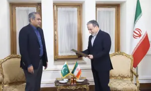 محسن نقوی کی عباس عراقچی سے ملاقات، فیلڈ مارشل کا خصوصی خط پہنچا دیا