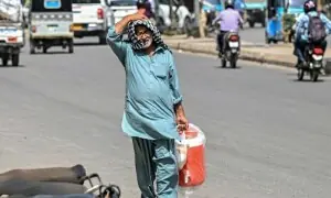 کراچی میں آج شدید گرمی: پارہ 39 ڈگری سینٹی گریڈ تک جانے کا امکان