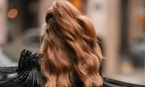 گرمیوں میں بالوں کو کتنی بار شیمپو کرنا چاہیے؟