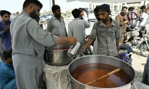 Karachi braces for 41&deg;C heat as heatwave camps set up across city