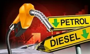 حکومت نے پیٹرولیم مصنوعات کی قیمتوں میں پھر کمی کردی