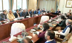 وفاقی کابینہ میں تبدیلیوں کا امکان: داخلہ، خزانہ اور دفاع سمیت اہم وزارتوں میں ردوبدل متوقع