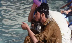 کبھی تندور جیسی گرمی، کبھی اچانک بارشوں سے سیلاب: پاکستان کے موسم کو ہوا کیا ہے؟