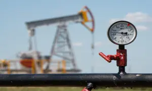 Oil falls as US-Iran talks ease supply fears on export waivers