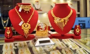 سونے کی قیمتوں کو پھر پر لگ گئے، فی تولہ ہزاروں روپے مہنگا سونے کی قیمتوں کو پھر پر لگ گئے، فی تولہ ہزاروں روپے مہنگا