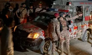 کراچی میں رینجرز کیمپ پر جماعت الحرار کے دہشتگردوں کا حملہ؛ تین اہلکار شہید