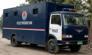 اڈیالہ جیل کی پریزن وین سے 14 قیدی فرار، 4 گرفتار، 10 کی تلاش جاری
