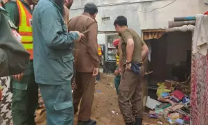 کاہنہ ٹیوشن حادثہ: 'بیوی گھر چلانے کے لیے ٹیوشن پڑھاتی تھی، غربت کی وجہ سے نئی چھت نہیں ڈلوا سکا': مکان مالک
