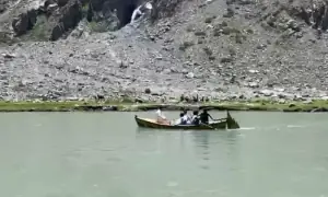 کشتی حادثہ: جاں بحق فیملی سوات کیوں گئی تھی؟ کشتی حادثہ: جاں بحق فیملی سوات کیوں گئی تھی؟