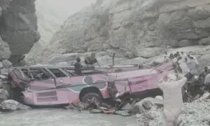 بلوچستان: مسافر بس گہری کھائی میں جا گری، خواتین اور بچوں سمیت 30 جاں بحق بلوچستان: مسافر بس گہری کھائی میں جا گری، خواتین اور بچوں سمیت 30 جاں بحق
