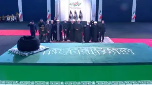 آیت اللہ خامنہ ای کی تدفین کی تیاریاں، وزیرِاعظم اور فیلڈ مارشل تہران پہنچ گئے