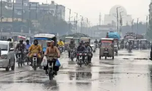 Karachi gets respite from intense heat as drizzle hits city