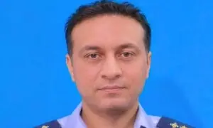 خاتون کی جان بچاتے ہوئے پاک فضائیہ کے گروپ کیپٹن عاصم شہید