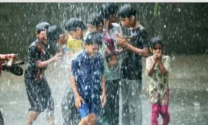ملک کے مختلف علاقوں میں آج گرج چمک کے ساتھ بارش کا امکان