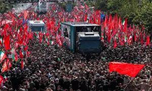 تہران کے بعد قُم میں بھی آیت اللہ خامنہ ای کی تاریخی نمازِ جنازہ؛ میت کو عراق لے جایا جائے گا