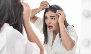 کون سی بیماری کم عمری میں بالوں کی سفیدی کا باعث بنتی ہے؟ کون سی بیماری کم عمری میں بالوں کی سفیدی کا باعث بنتی ہے؟