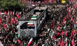 عراق کے شہر نجف میں شہید آیت اللہ خانہ ای کا جنازہ، لاکھوں افراد کی شرکت عراق کے شہر نجف میں شہید آیت اللہ خانہ ای کا جنازہ، لاکھوں افراد کی شرکت