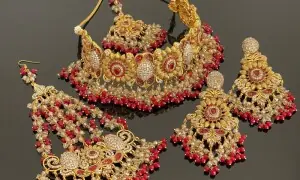 سونے کی قیمت میں بڑا اضافہ، نئی قیمت نے خریداروں کے ہوش اُڑا دیے سونے کی قیمت میں بڑا اضافہ، نئی قیمت نے خریداروں کے ہوش اُڑا دیے