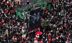 آیت اللہ خامنہ ای کی میت تدفین کے لیے مشہد پہنچا دی گئی، نمازِ جنازہ کچھ دیر بعد ادا ہوگی