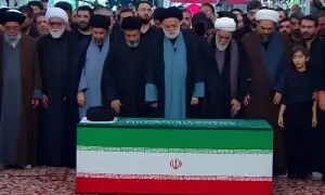 آیت اللہ خامنہ ای کی نماز جنازہ مشہد میں ادا، لاکھوں افراد کی شرکت