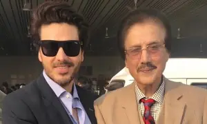 اداکار احسن خان کے والد انتقال کر گئے اداکار احسن خان کے والد انتقال کر گئے