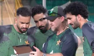 پاکستان کرکٹ ٹیم کے فیلڈنگ کوچ اچانک مستعفی، وجہ کیا بنی؟ پاکستان کرکٹ ٹیم کے فیلڈنگ کوچ اچانک مستعفی، وجہ کیا بنی؟