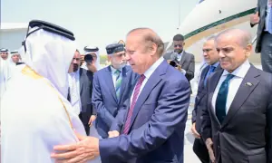 شریف برادران تعزیتی دورے پر قطر پہنچ گئے شریف برادران تعزیتی دورے پر قطر پہنچ گئے