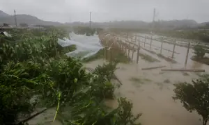 Heavy floods submerge roads, vehicles in northern China Heavy floods submerge roads, vehicles in northern China