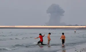 US pounds Iranian coastal targets for third straight night