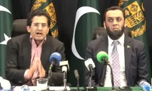 پٹرولیم مصنوعات کی قیمتیں روزانہ مقرر ہوں گی، وفاقی حکومت کا فیصلہ پٹرولیم مصنوعات کی قیمتیں روزانہ مقرر ہوں گی، وفاقی حکومت کا فیصلہ