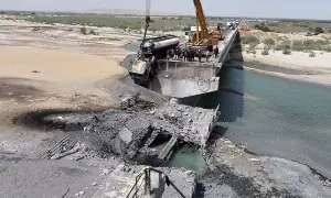 امریکا نے ایران میں پُلوں، بجلی گھروں اور واٹر پلانٹس کو نشانہ بنانا شروع کر دیا امریکا نے ایران میں پُلوں، بجلی گھروں اور واٹر پلانٹس کو نشانہ بنانا شروع کر دیا