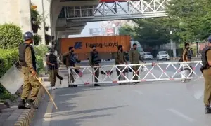 لاہور: دو ڈکیت پولیس اہلکار گرفتار، ایک فرار لاہور: دو ڈکیت پولیس اہلکار گرفتار، ایک فرار