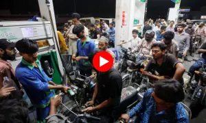 پیٹرول کی قیمتوں میں روزانہ تبدیلی عوام پر بوجھ کیسے؟ پیٹرول کی قیمتوں میں روزانہ تبدیلی عوام پر بوجھ کیسے؟
