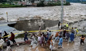 خیبرپختونخوا اور پنجاب میں بارشیں اور سیلاب، 14 افراد جاں بحق 19 زخمی خیبرپختونخوا اور پنجاب میں بارشیں اور سیلاب، 14 افراد جاں بحق 19 زخمی