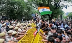 مودی حکومت نے طلبہ کے مطالبات کی منظوری کے لیے ایک روز کا وقت مانگ لیا