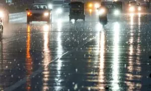 کراچی کے مختلف علاقوں میں بارش کے بعد موسم خوشگوار