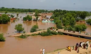 مون سون بارشیں: چنیوٹ میں سیلابی ریلے سے تباہی، جہلم میں نالے کا بند ٹوٹنے سے آبادیاں محصور مون سون بارشیں: چنیوٹ میں سیلابی ریلے سے تباہی، جہلم میں نالے کا بند ٹوٹنے سے آبادیاں محصور