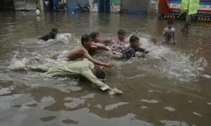 فیروز والا میں بارش کے پانی میں ڈوب کر ایک ہی گھر کے 3 بچے جاں بحق فیروز والا میں بارش کے پانی میں ڈوب کر ایک ہی گھر کے 3 بچے جاں بحق