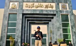 پشاور ہائیکورٹ نے 'قائد اعظم' کو ملک بدر کرنے سے روک دیا، شناختی کارڈ کی تصدیق کا حکم